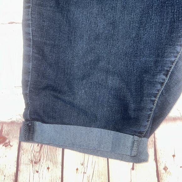 Levi’s Signature Modern Skinny Shorts Women’s Denim Bermuda Dark Wash Size 18 - Picture 4 of 10